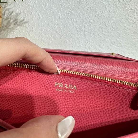 Authentic Prada wallet - Picture 5 of 7